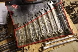 lot 43 image: Lot of (11) Wright Set No. 11 SAE Combination Wrenches with Tool Pouch