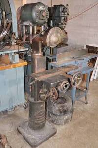 lot 29 image: Century 34-HP Surfacing Machine RS-83-BA4-31