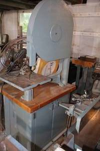 lot 32 image: Band Saw with Extra Blades