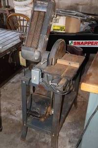 lot 33 image: Atlas Press Co OrbitalBelt Sander 5010