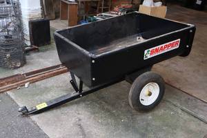 lot 38 image: Snapper Pull-Behind Yard Trailer