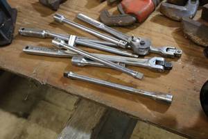 lot 118 image: Lot of (8) 12-drive Ratchets and Extensions