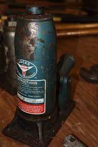 lot 119 image: Lincoln Jacks Bottle Jack