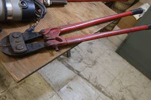 lot 121 image: 36 Bolt Cutter