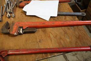 lot 122 image: 32 Pipe Wrench