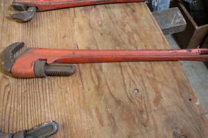 lot 124 image: 23 Pipe Wrench