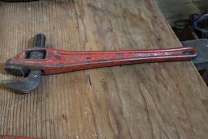 lot 125 image: 18 Pipe Wrench