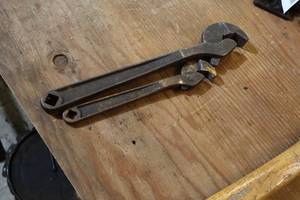 lot 127 image: Lot of (2) Pipe Wrenches - 15-12 and 10-12