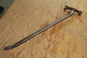 lot 150 image: 30 Pry Bar