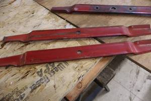 lot 161 image: Lot of (2) 29-12 Lawn Mower Blades