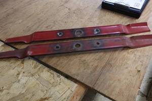lot 162 image: Lot of (2) 29-12 Lawn Mower Blades
