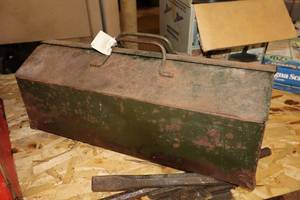 lot 169 image: 21 Metal Tool Box