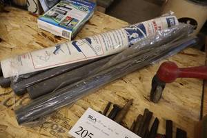 lot 173 image: Pipe Insulation - (4) Fits 12 Copper Pipe 35-12L, (2) Fits 34-1 18 x 36L