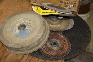 lot 183 image: Lot of (10) Assorted Grinding Wheels and Discs (used)