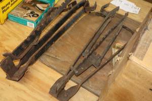 lot 196 image: Lot of (2) Vintage Scaffolding Parts