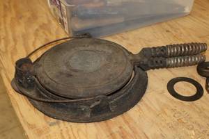 lot 202 image: Vintage Waffle Iron
