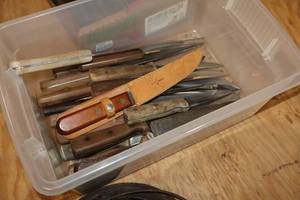 lot 203 image: Lot of (1 Tote) Assorted KitchenFishing Knives