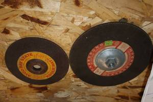 lot 213 image: Lot of (2) Grinding Discs - Carborundum 9D and Avco Bay State Koolie Hat 7D