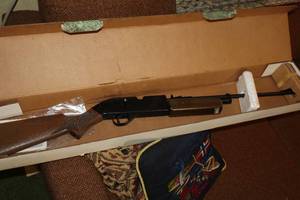 lot 1001 image: Crosman PowerMaster 760 Repeater.177 Pell High Powered PelletBB Rifle with Ammo