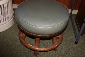 lot 1012 image: Foot Stool