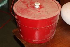 lot 1022 image: Wooden Pail with Lid