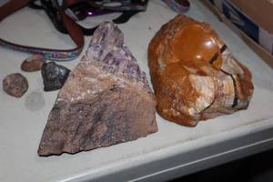 lot 1035 image: Lot of (5) Rocks  Agates