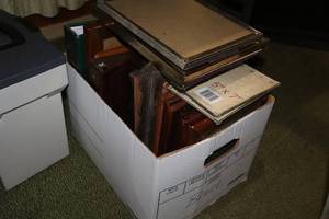 lot 1043 image: Lot of (1 Box) Picture Frames and Photo Albums