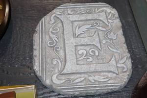 lot 1053 image: Decorative Letter E