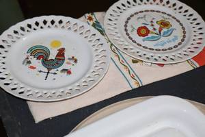 lot 1056 image: Scandinavian Dcor - (2) 9 Plates and (1) Kitchen Towel