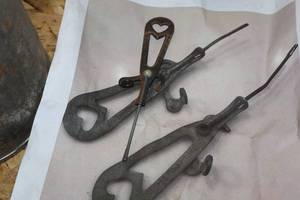 lot 260 image: Vintage Tire Repair Tool