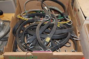 lot 274 image: Lot of (1 Box) Assorted Bungee Straps