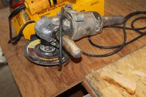 lot 279 image: Black & Decker Heavy Duty PolisherGrinder