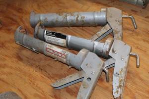 lot 284 image: Lot of (3) SealantAdhesive Guns