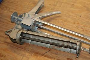 lot 285 image: Lot of (2) SealantAdhesive Guns