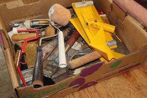 lot 286 image: Lot of (1 Box) Assorted PaintingMudding Hand Tools - Small Rollers, Brushes, Knives, Scrapers