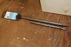 lot 294 image: Lot of (2) Bosch Masonry Hammerdrill Bits - 10 and 6-34