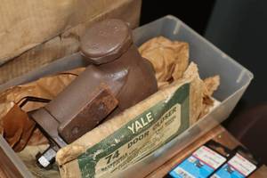 lot 299 image: Vintage 1932 Yale No. 74 Reversible Right or Left Hand Door Closer (New)
