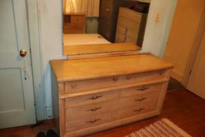 lot 1058 image: Kroehler Wooded Dresser with Mirror 6-drawer