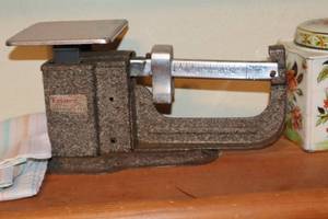 lot 1079 image: Vintage Triner Table Scale