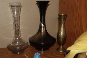 lot 1095 image: Lot of (3) Decorative Vases