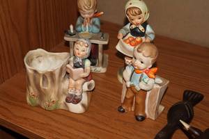 lot 1099 image: Lot of (4) Porcelain Table Figurines