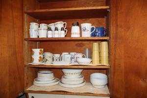 lot 1106 image: Contents of Cupboard - Corelle Butterfly Gold Dinner Plates, Salad Plates, Saucers and Cups, Bowls, Glasses, Shakers and Mugs