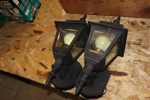 lot 311 image: Lot of (2) Outdoor Wall-Mount Lights