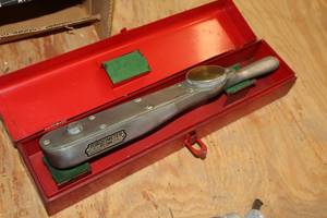 lot 320 image: Torqometer 14-drive Torque Wrench with Red Case