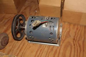lot 324 image: Robbins & Myers Electric Motor 4x7x4