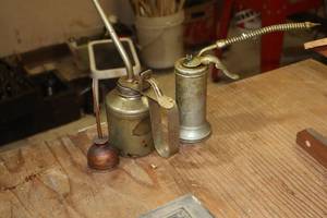 lot 340 image: Lot of (3) Vintage Oiling Cans