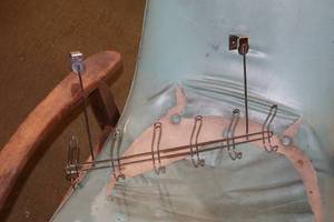 lot 1118 image: Over Door Clothes Rack