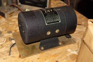 lot 450 image: Dynamotor Electric Dynamotor 24V (600V Output) DY-85VRC-2X