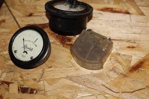 lot 457 image: Lot of (3) Electronic Gauges