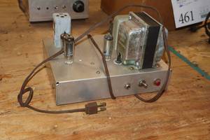 lot 465 image: Vintage Radio Part
